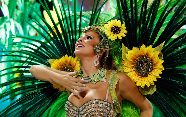 Carnival in Rio: Samba & extravagance, the most famous of Brazil!